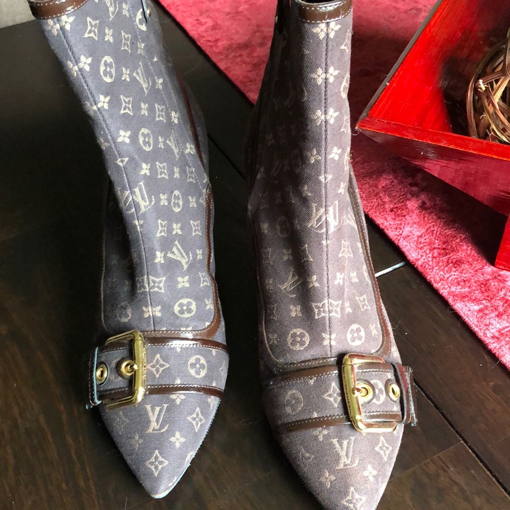 Devine Louis Vuitton bootie. Unique, beautiful!